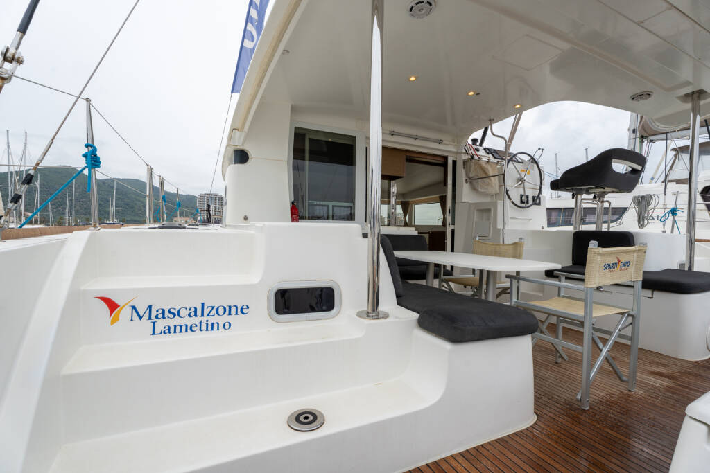 Lagoon 40 Mascalzone Lametino - Standard line
