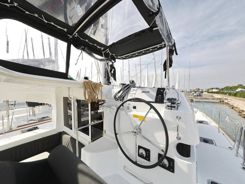 Lagoon 40 BLUE ANGEL