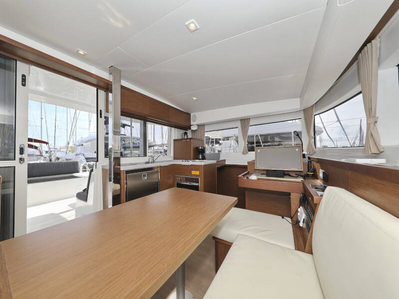 Lagoon 40 BLUE ANGEL