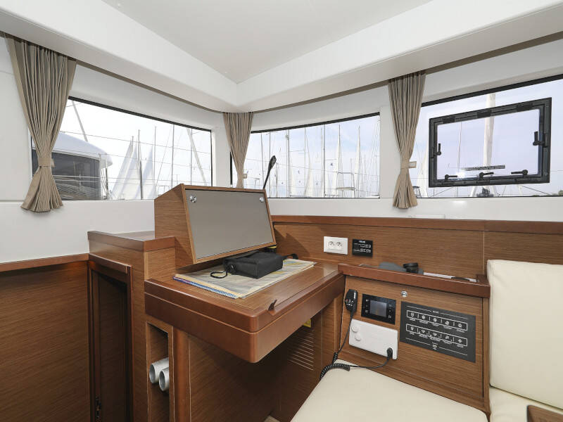 Lagoon 40 BLUE ANGEL