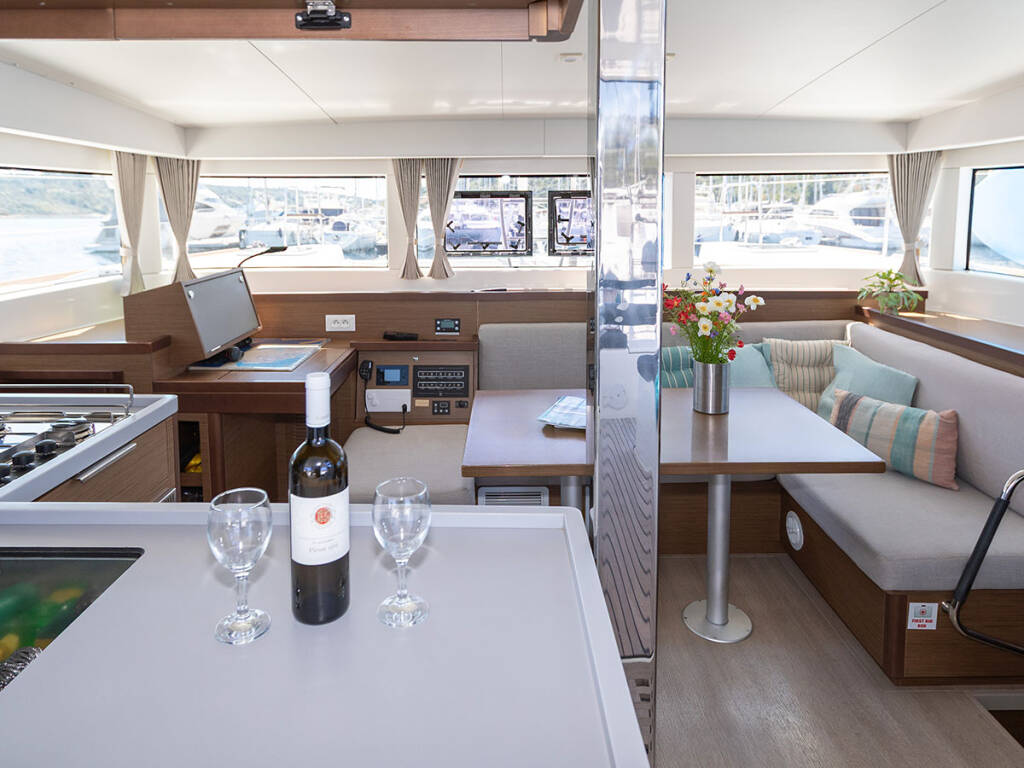 Lagoon 40 BYE BYE 2020 (air condition, generator)