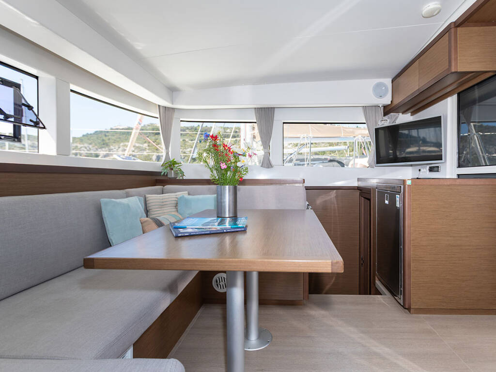 Lagoon 40 BYE BYE 2020 (air condition, generator)