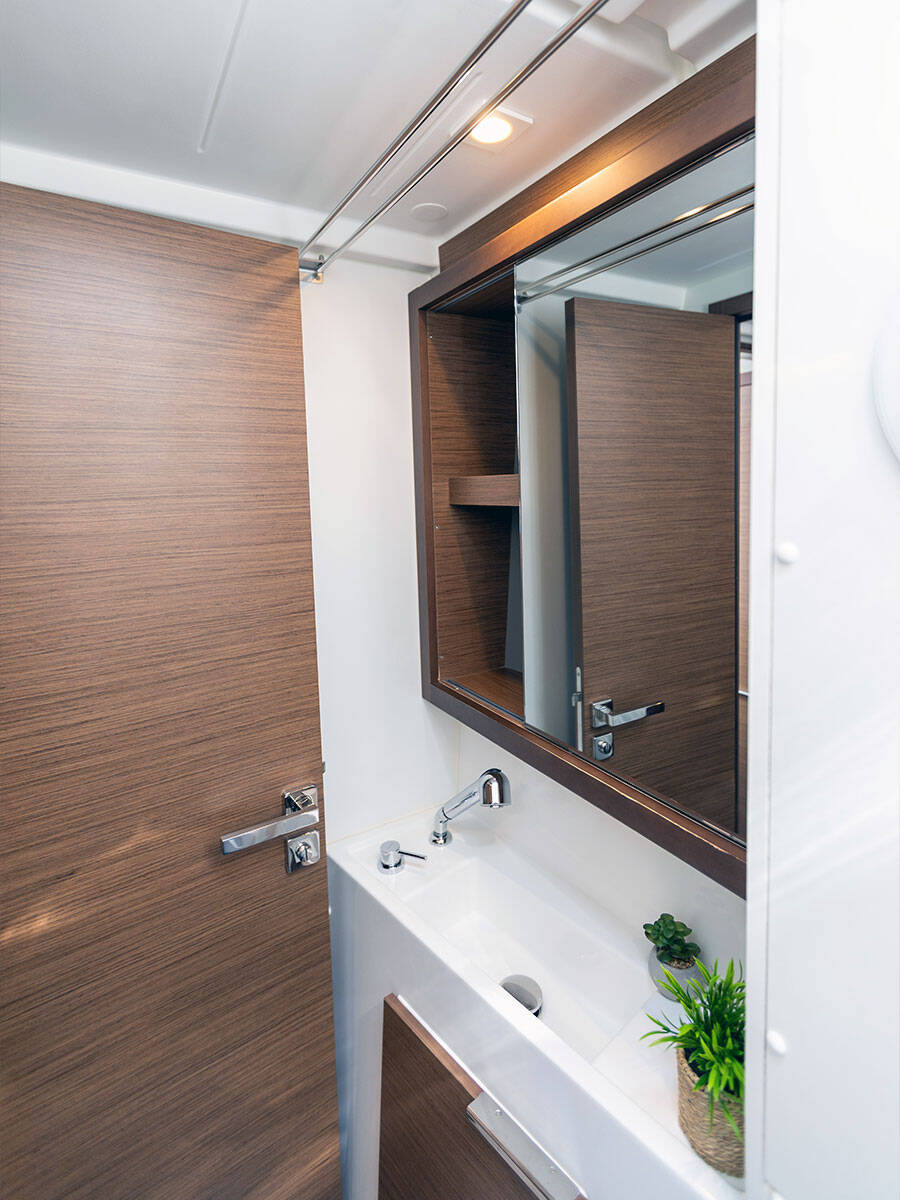 Lagoon 40 BYE BYE 2020 (air condition, generator)