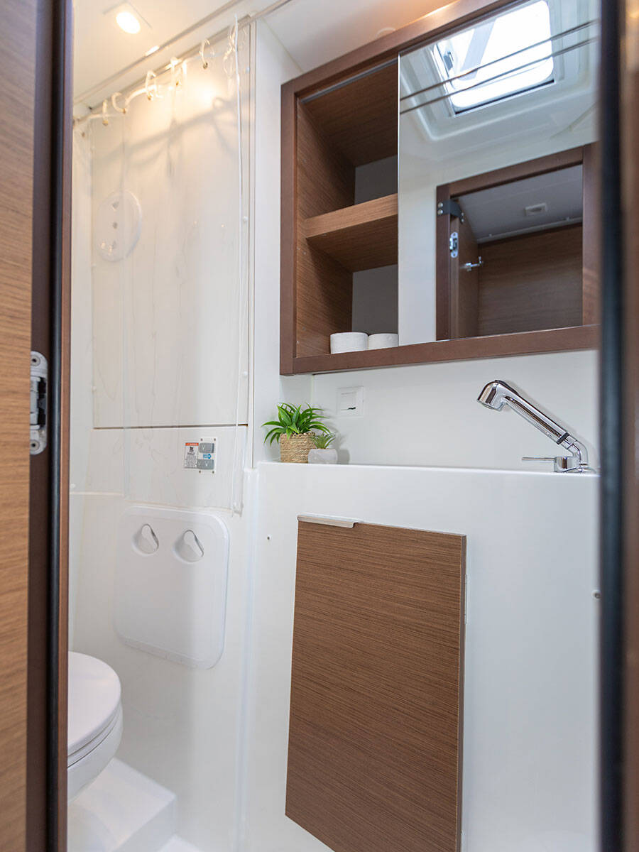 Lagoon 40 BYE BYE 2020 (air condition, generator)