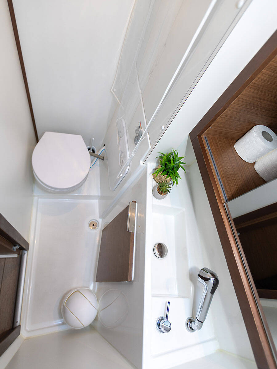 Lagoon 40 BYE BYE 2020 (air condition, generator)