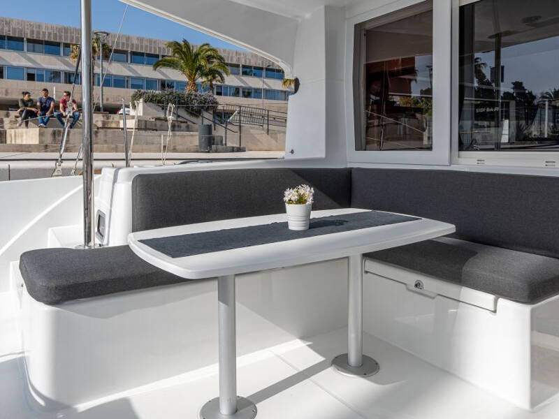 Lagoon 40 BYE BYE 2020 (air condition, generator)