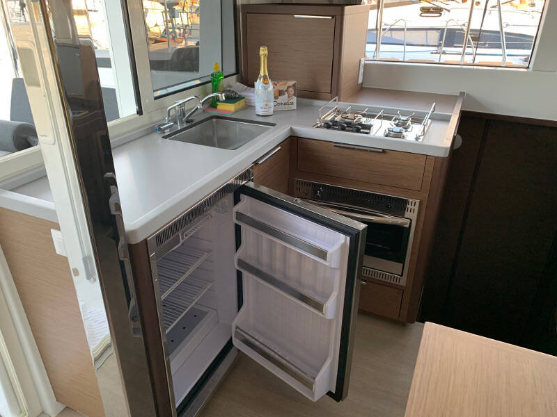 Lagoon 40 BYE BYE 2020 (air condition, generator)
