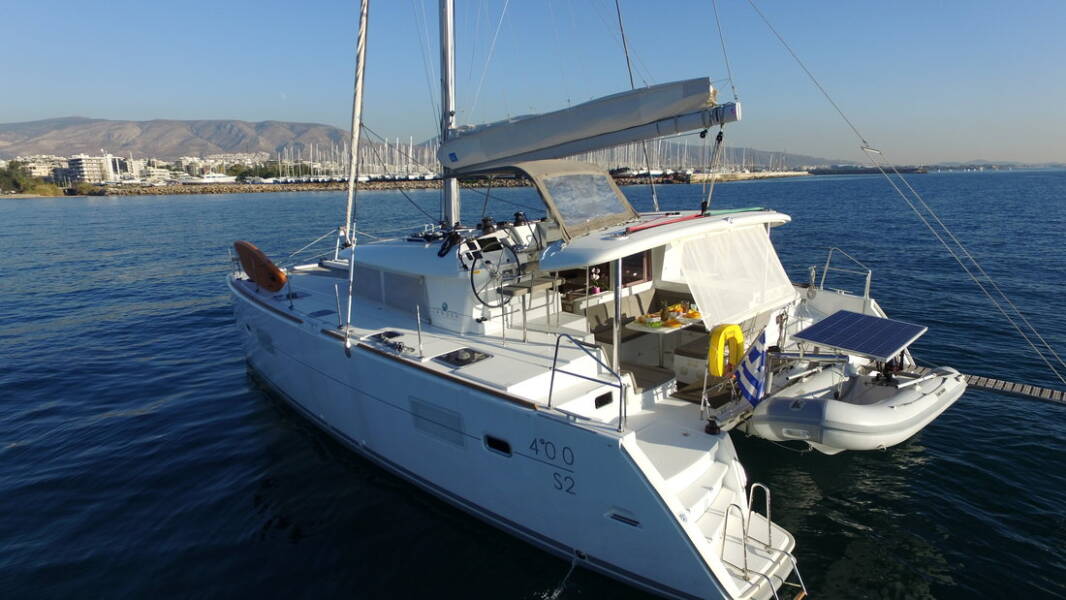 Lagoon 400 S2 • Sailing Blue 4