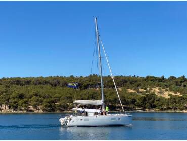 Lagoon 400 S2 • SHYVA