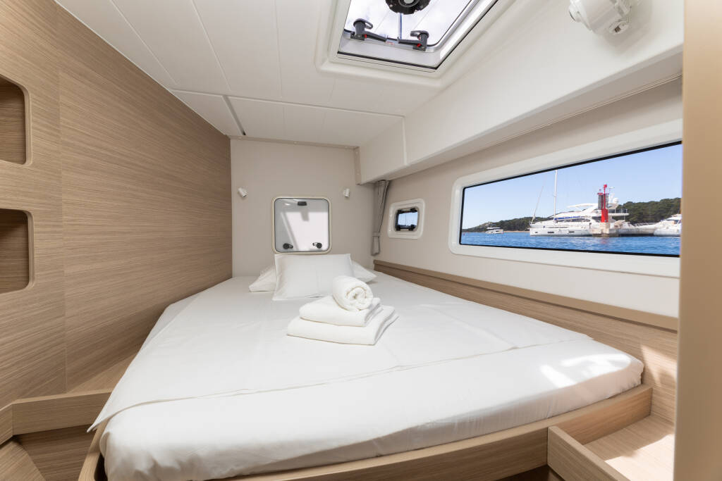 Lagoon 42 Millenium LADY AURORA