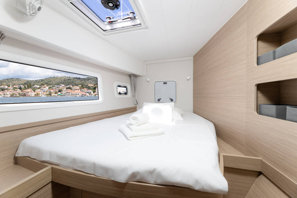 Lagoon 42 Millenium LADY AURORA