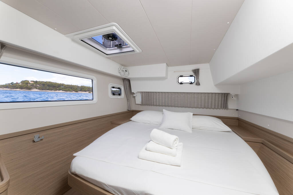 Lagoon 42 Millenium LADY AURORA