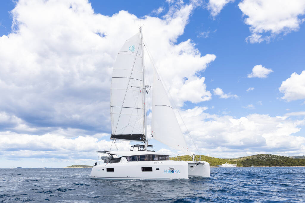 Lagoon 42 Millenium LADY AURORA