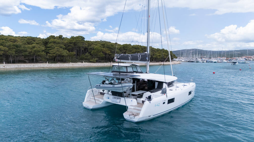 Lagoon 42 Millenium LADY AURORA