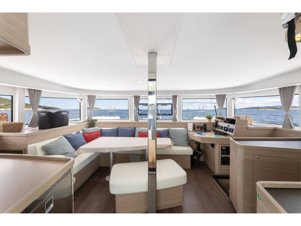 Lagoon 42 Millenium LADY AURORA