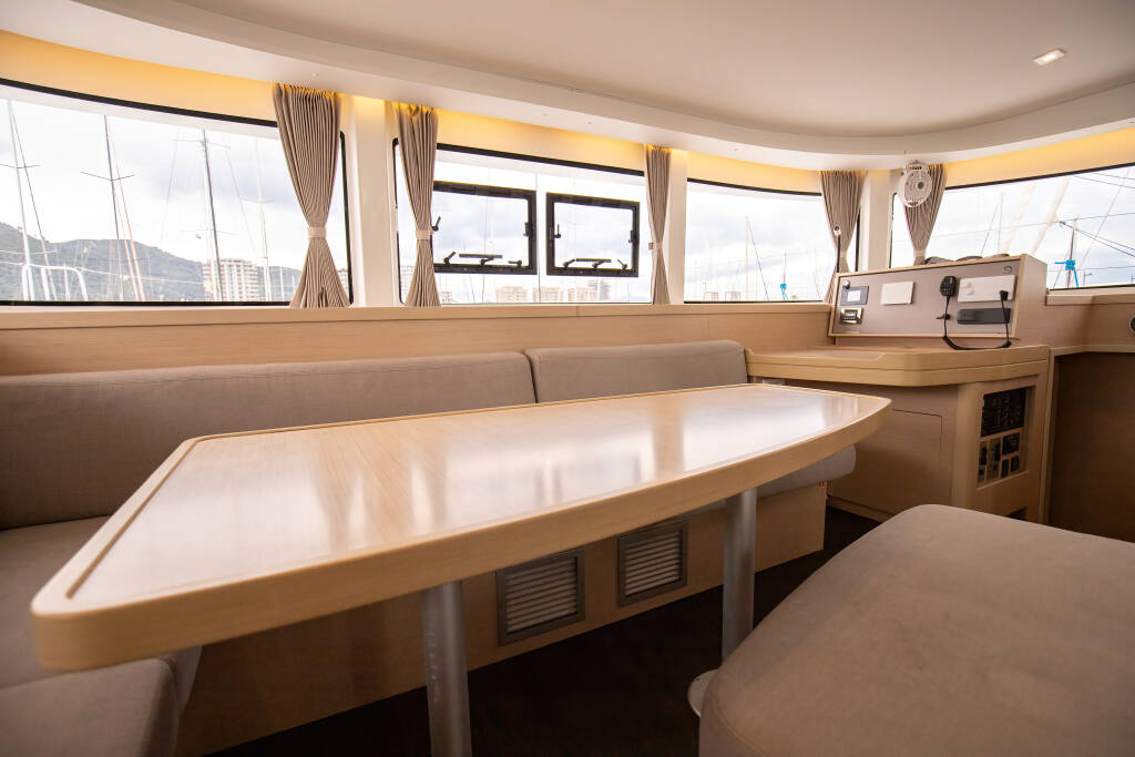 Lagoon 42 Emozione - Premium line