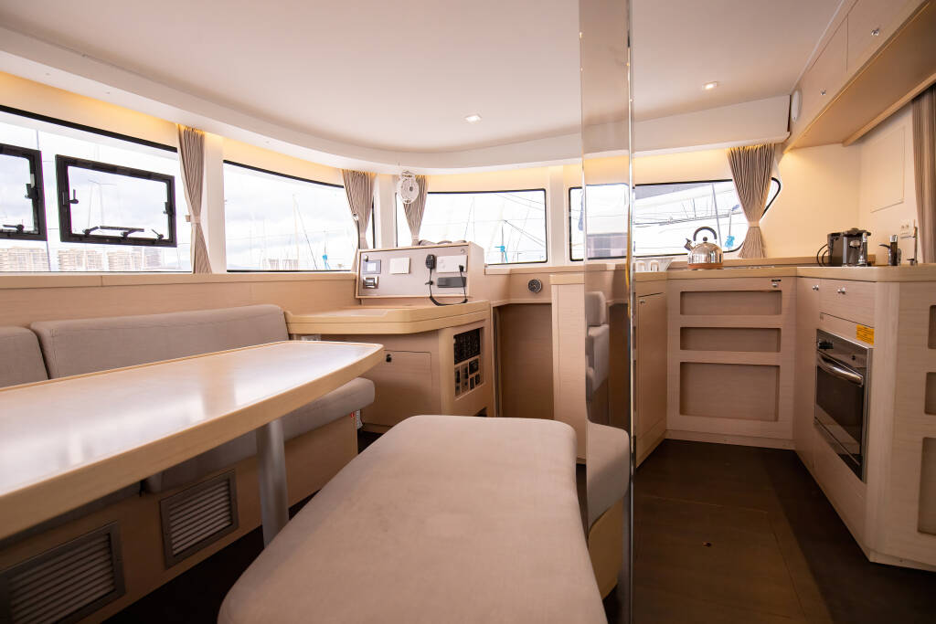 Lagoon 42 Emozione - Premium line