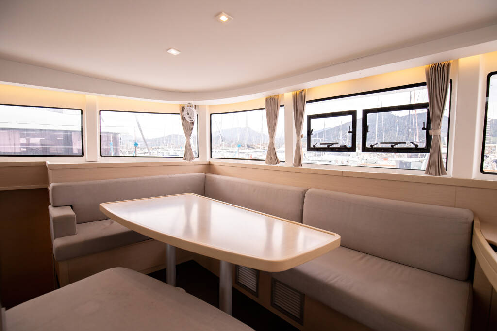Lagoon 42 Emozione - Premium line