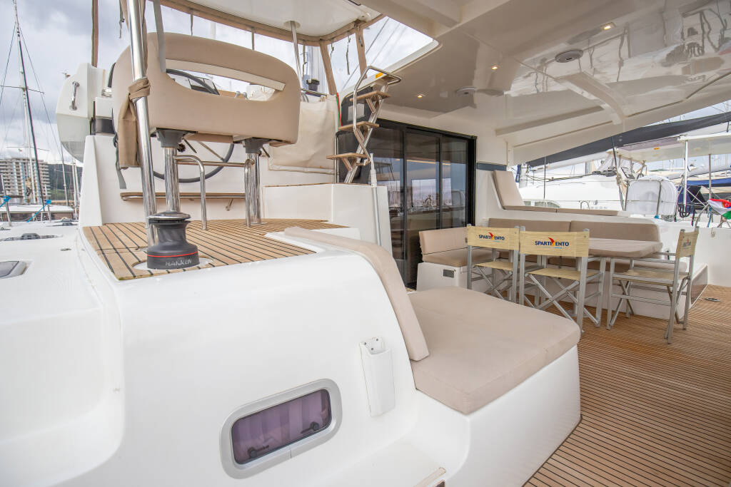 Lagoon 42 Emozione - Premium line