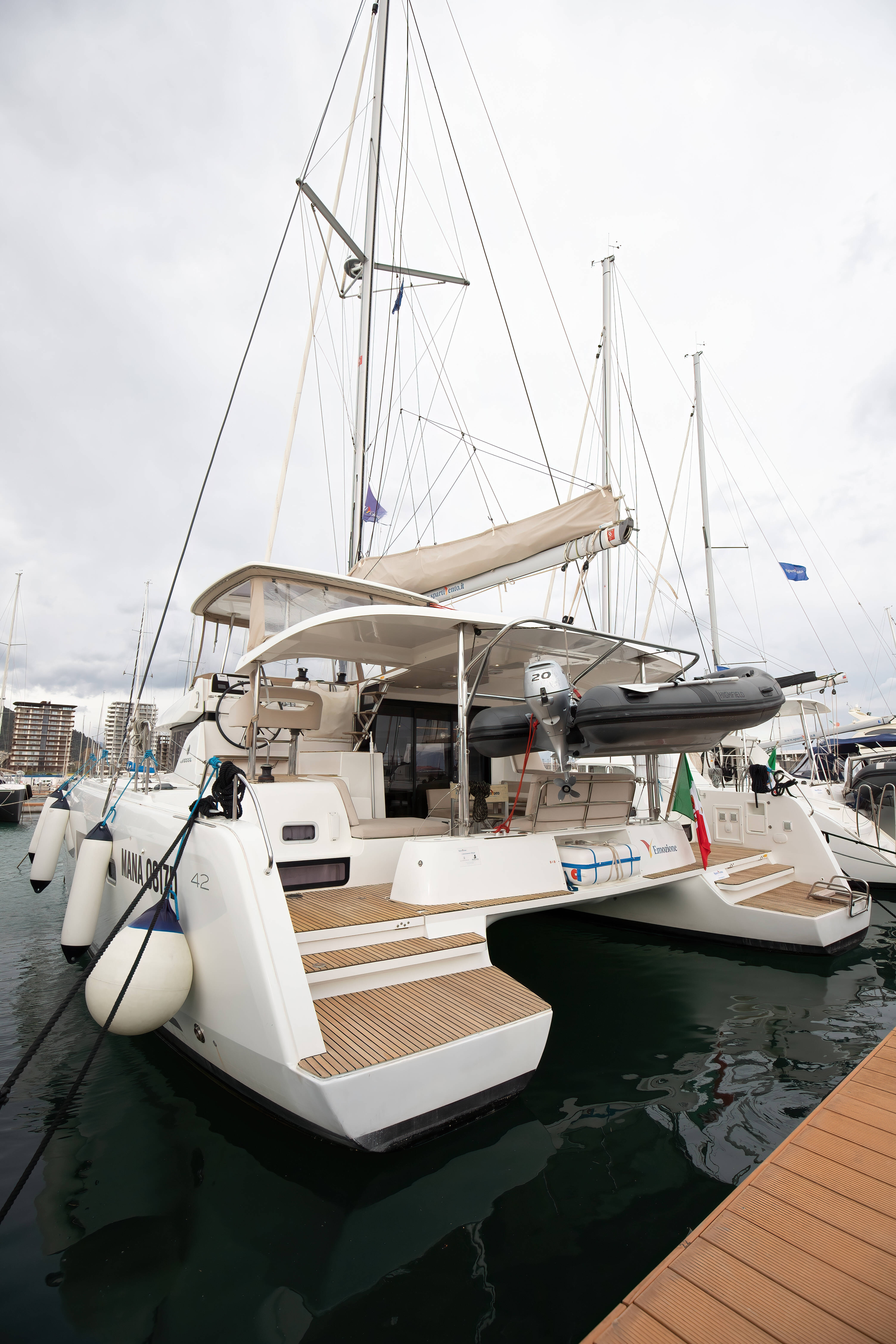 Lagoon 42 Emozione - Premium line