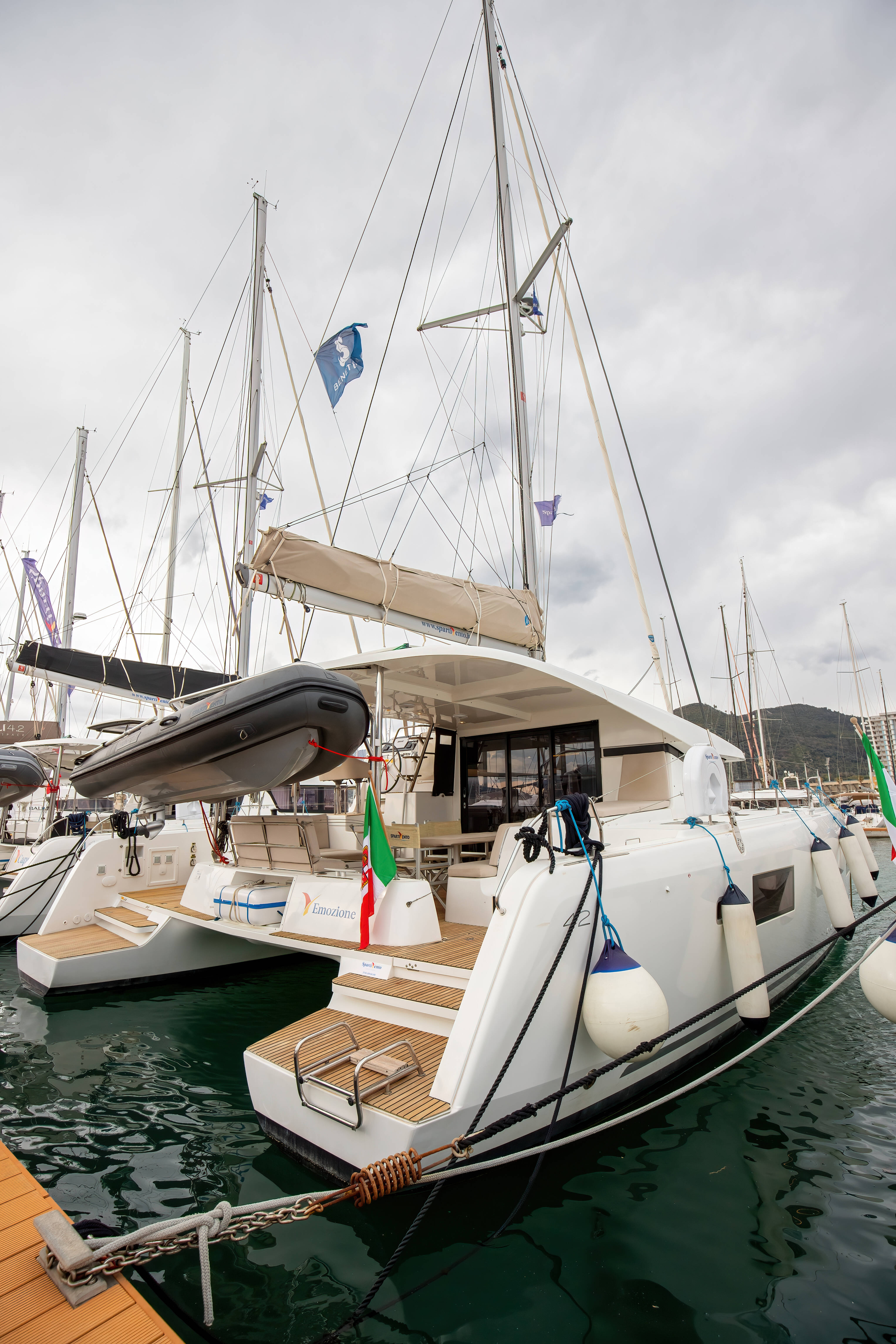 Lagoon 42 Emozione - Premium line