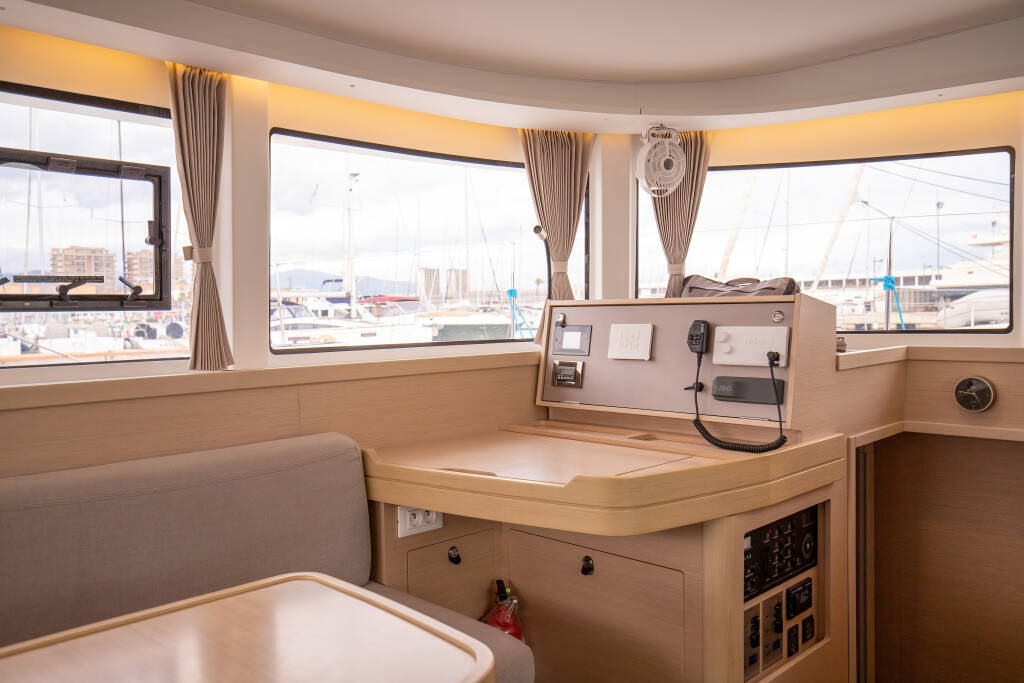 Lagoon 42 Emozione - Standard Line