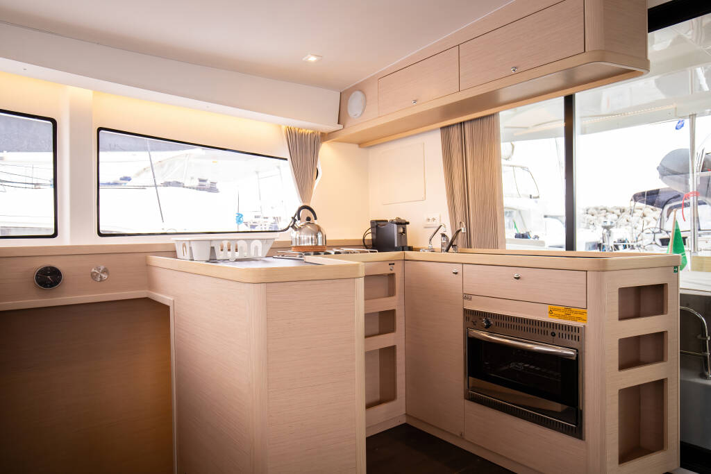 Lagoon 42 Emozione - Standard Line