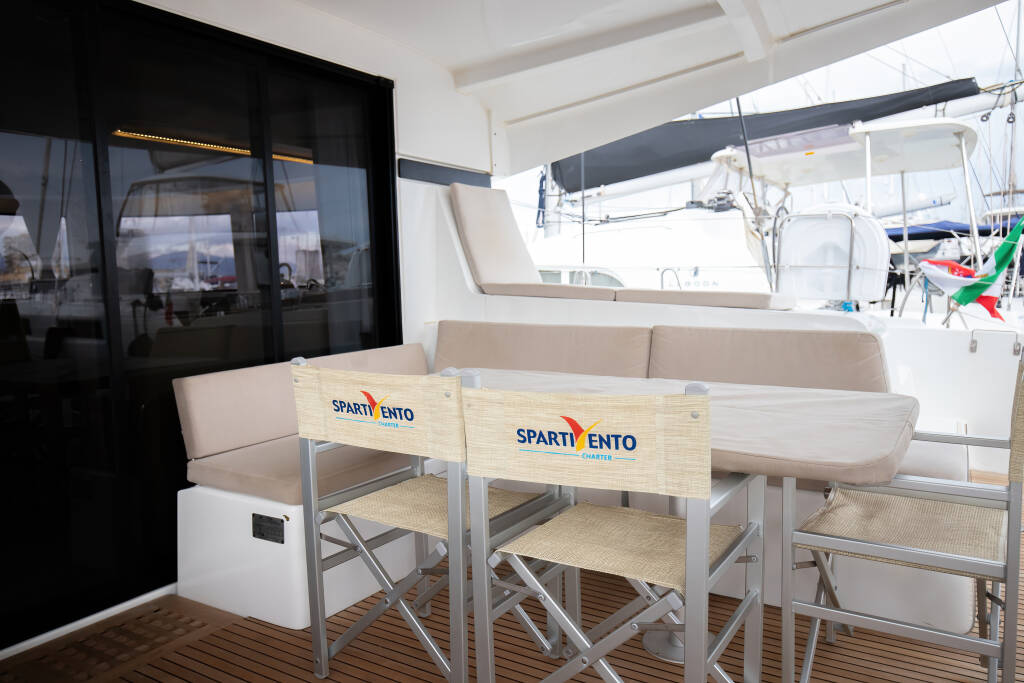 Lagoon 42 Emozione - Standard Line