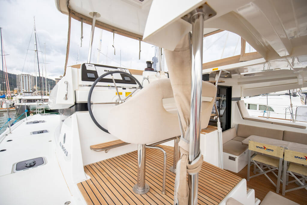 Lagoon 42 Emozione - Standard Line