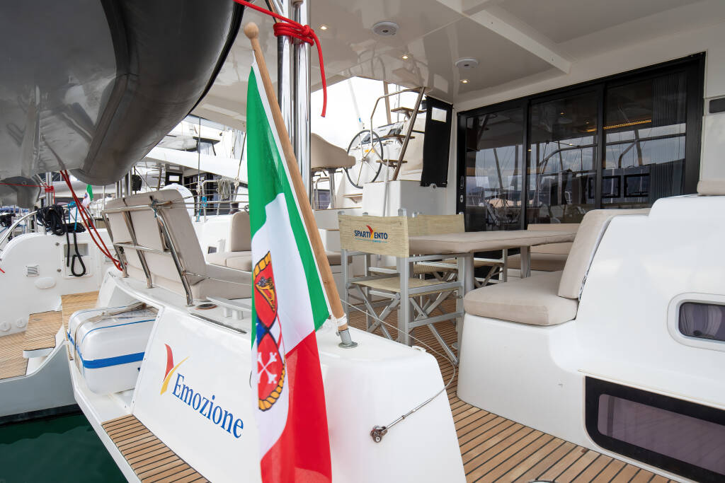 Lagoon 42 Emozione - Standard Line