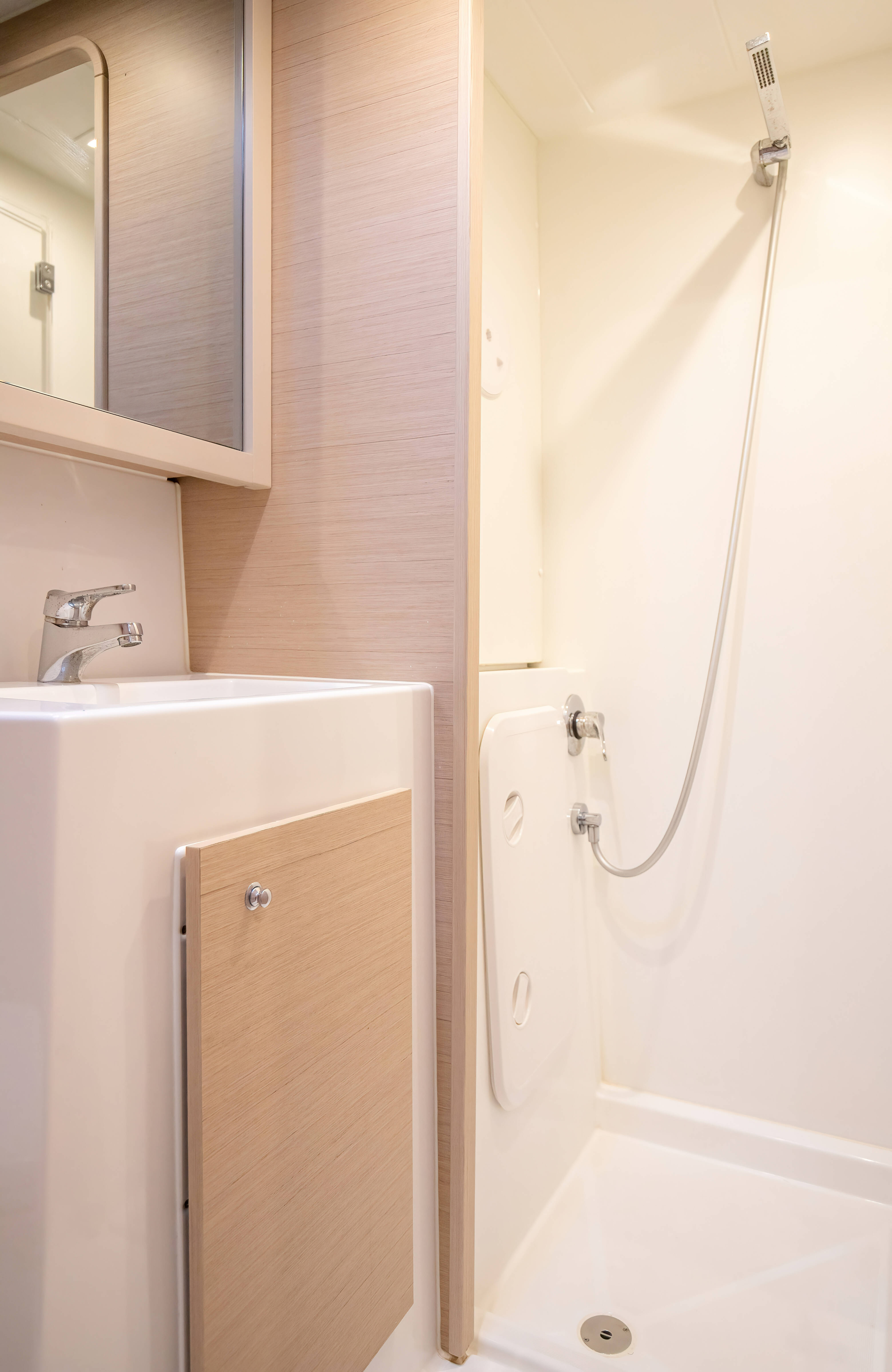 Lagoon 42 Emozione - Standard Line