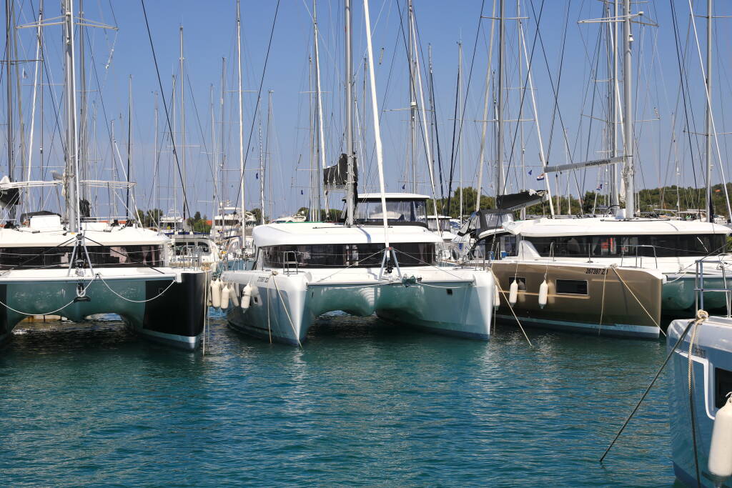Lagoon 42 ZEUS