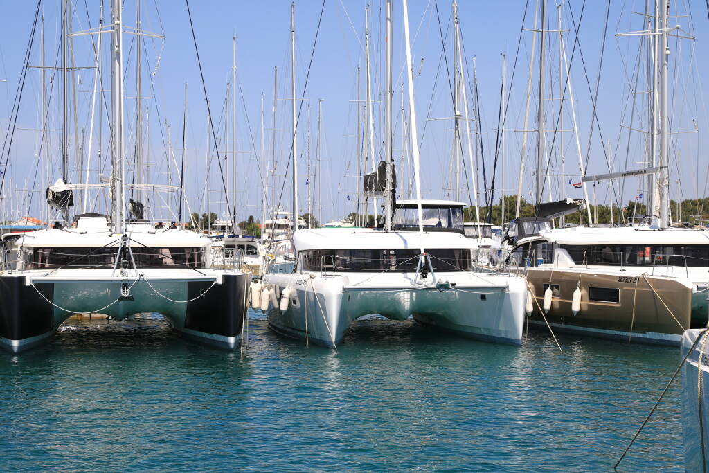 Lagoon 42 ZEUS