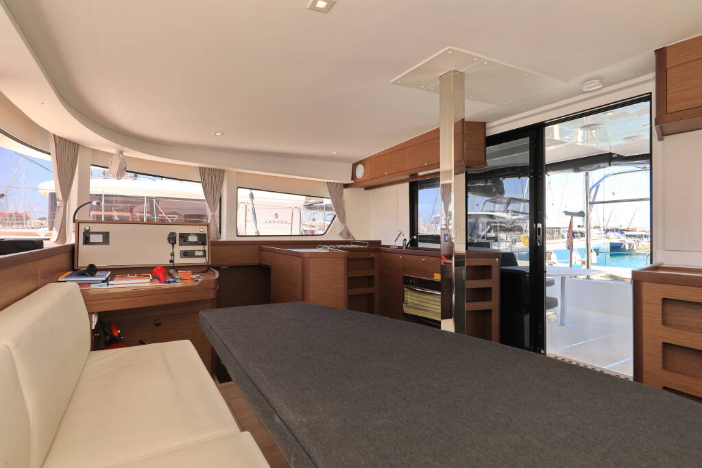 Lagoon 42 ZEUS
