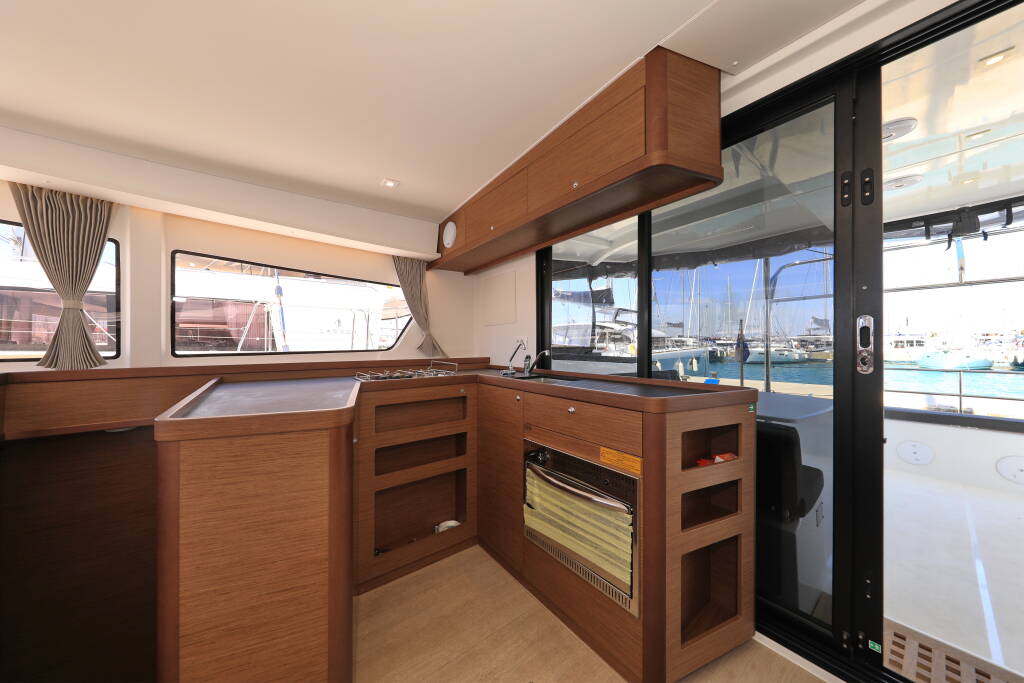 Lagoon 42 ZEUS