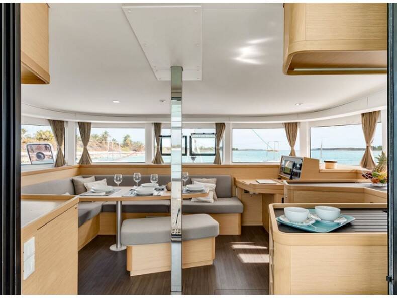 Lagoon 42 No Name: Master Cabin #1 (Cabin Charter 2 pax) FULLY CREWED, ALL EXPENSES