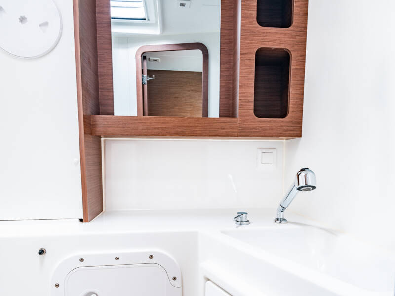 Lagoon 42 Beauty L A/C-GEN-WATER MAKER-SOLAR-ELEC.WC