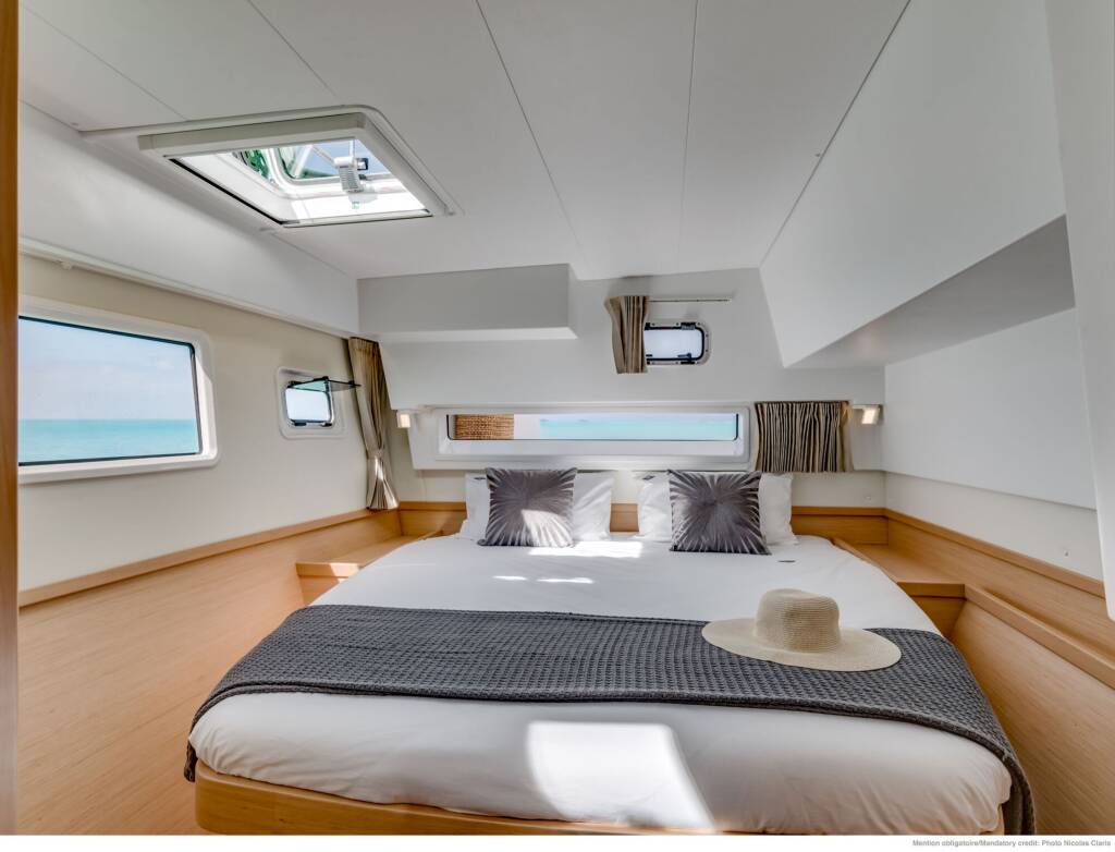 Lagoon 42 SKYLIGHT