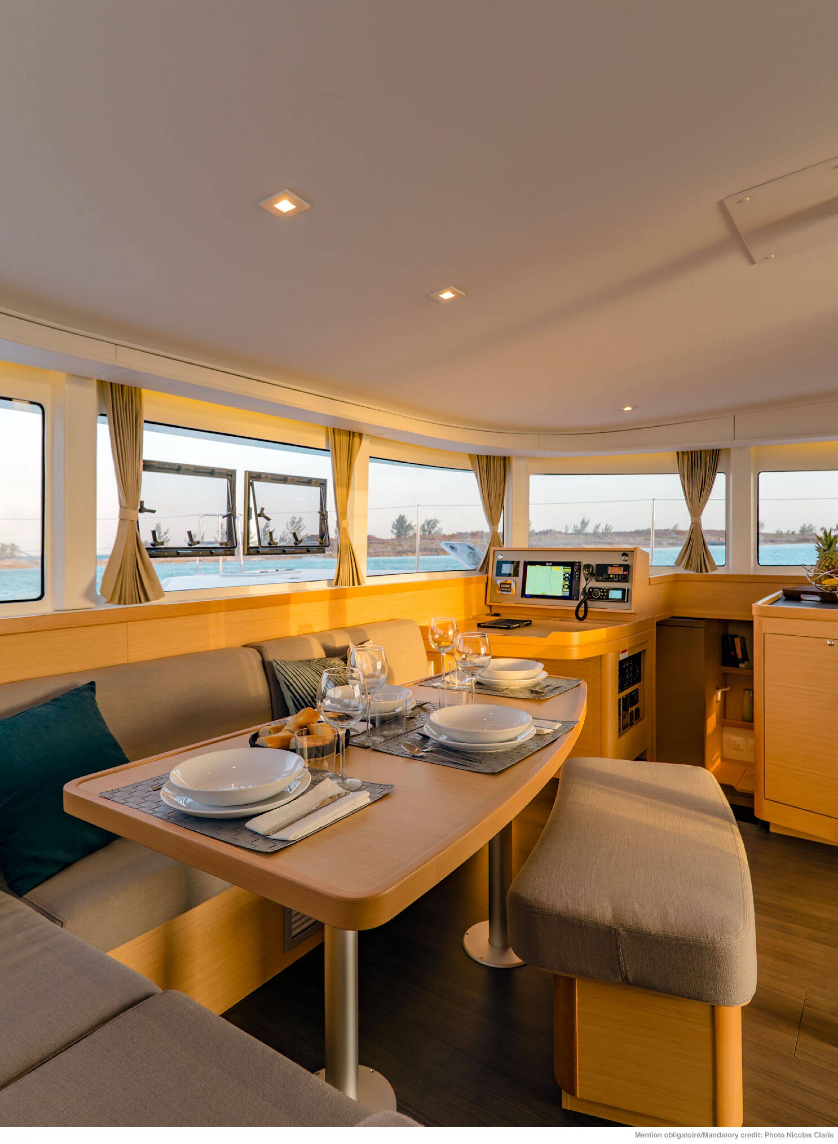 Lagoon 42 SKYLIGHT
