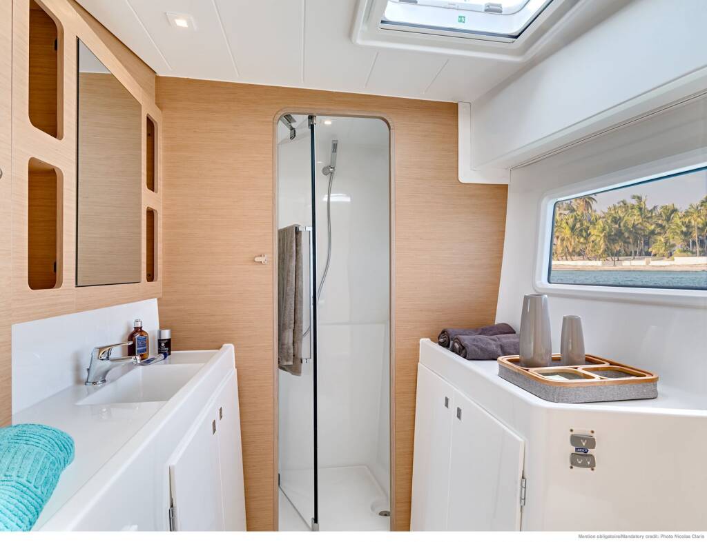 Lagoon 42 SKYLIGHT