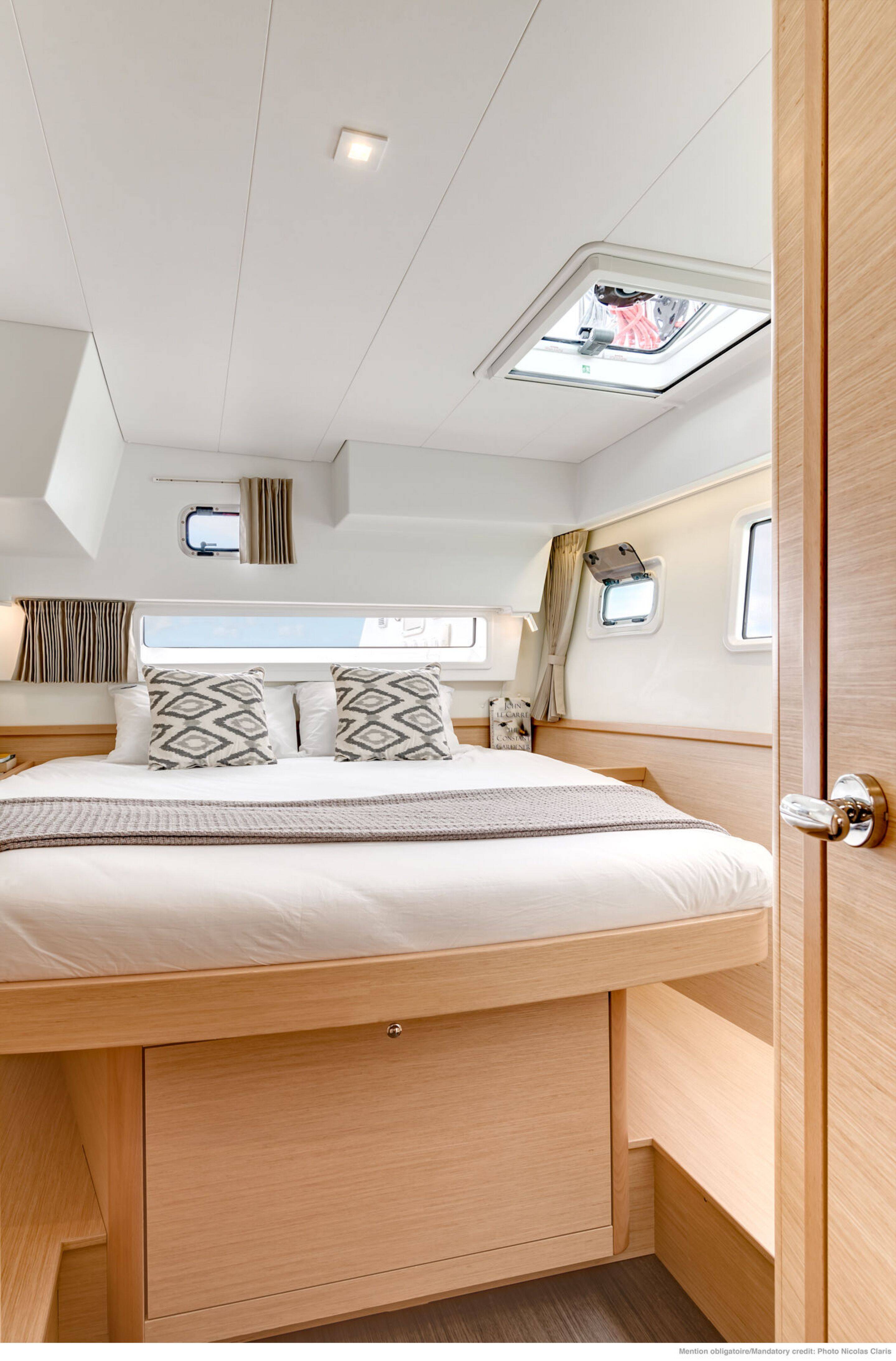 Lagoon 42 SKYLIGHT