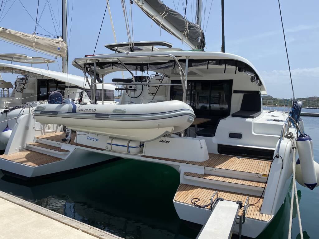 Lagoon 42 Sammy (A/C, WM, Inverter, Generator)