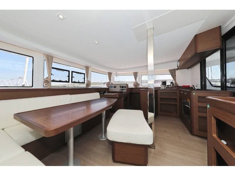 Lagoon 42 ROYAL SALUTE