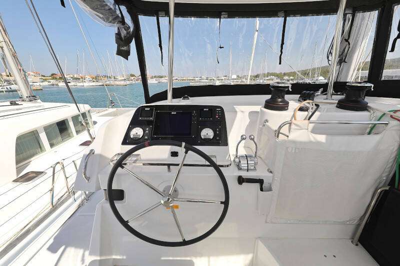 Lagoon 42 ROYAL SALUTE