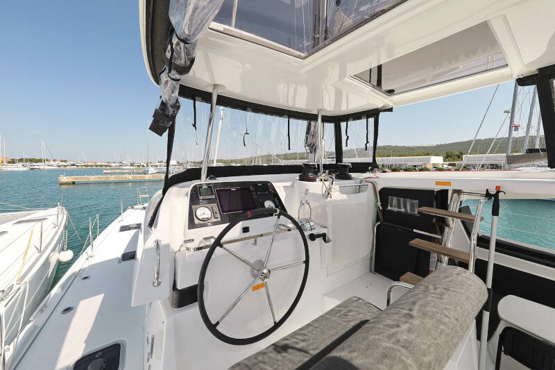 Lagoon 42 ROYAL SALUTE