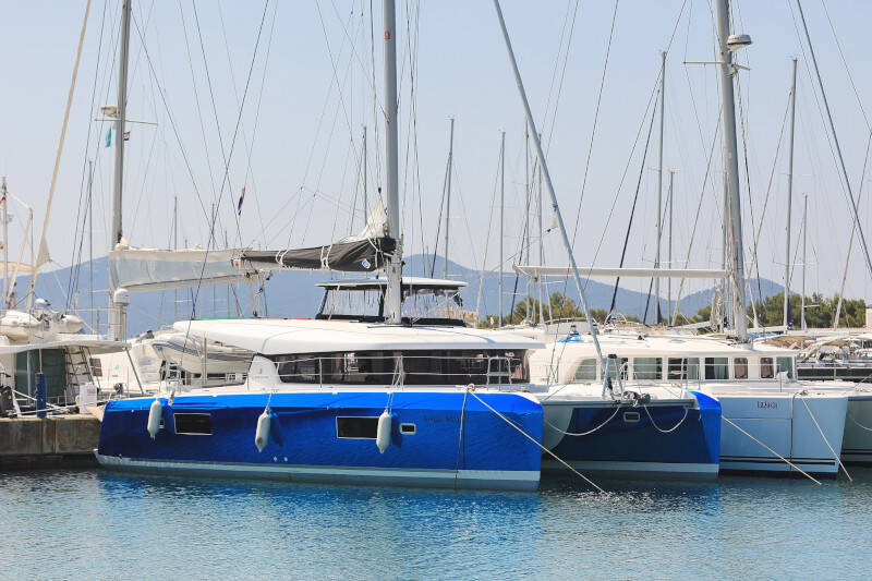 Lagoon 42 ROYAL SALUTE