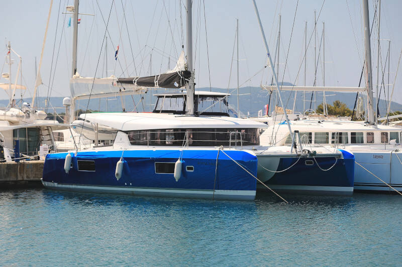 Lagoon 42 ROYAL SALUTE