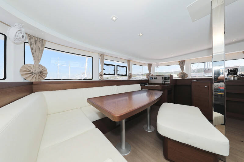 Lagoon 42 ROYAL SALUTE