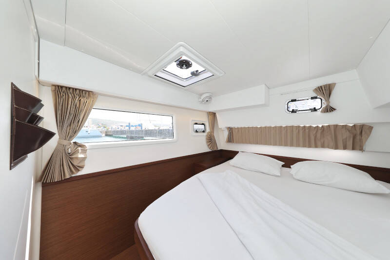 Lagoon 42 ROYAL SALUTE