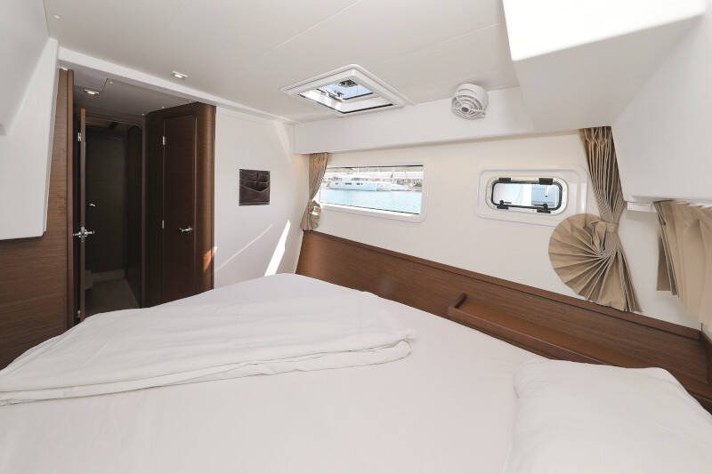 Lagoon 42 ROYAL SALUTE